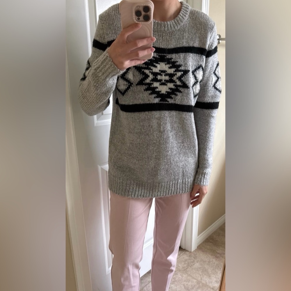 Gray Geometric Pattern Sweater